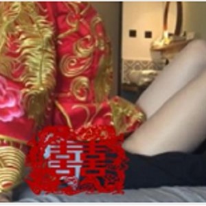 网红新娘被迫给陌生人足艺，{{网红名字}}搞笑小品，活出不一样的精彩