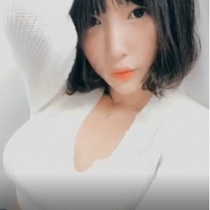 韩国网红姜仁卿精选罗莉精彩表演合集：清纯可爱的少女，性感迷人的高颜值，活力四释放自虐R夹Y环