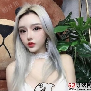 Lovely璐璐的泳装火辣泳池视频：鲨鱼女主播的独特声音，折耳鱼不呼吸，土豪大物件哥整容，300MB高清视频。