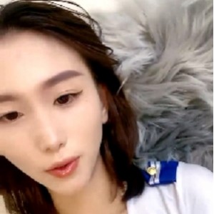 美女服装诱惑：摆弄小腰，1V1.96GB百度盘转载